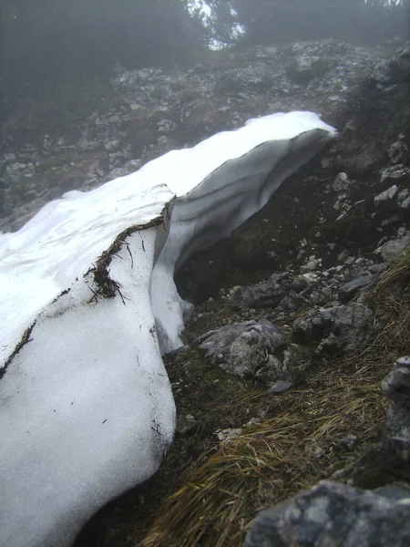 Остаточный Снег Пирамиденшпитце Горный Пеший Тур Тироле Австрия Весной — стоковое фото