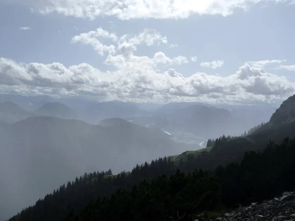 Lkbaharda Avusturya Nın Tyrol Kentindeki Piramidenspitze Dağ Yürüyüşü — Stok fotoğraf