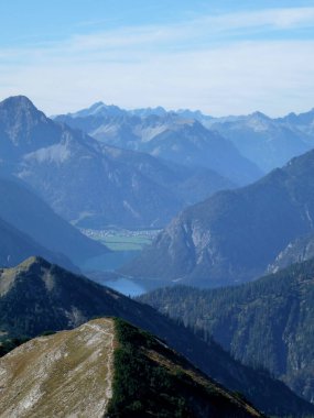 Almanya, Bavyera 'daki Schellschlicht dağına dağ yürüyüşü turu