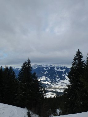 Almanya, Bavyera 'daki Schonberg dağına kış yürüyüşü turu