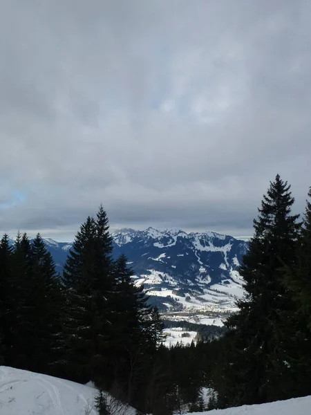 Almanya, Bavyera 'daki Schonberg dağına kış yürüyüşü turu