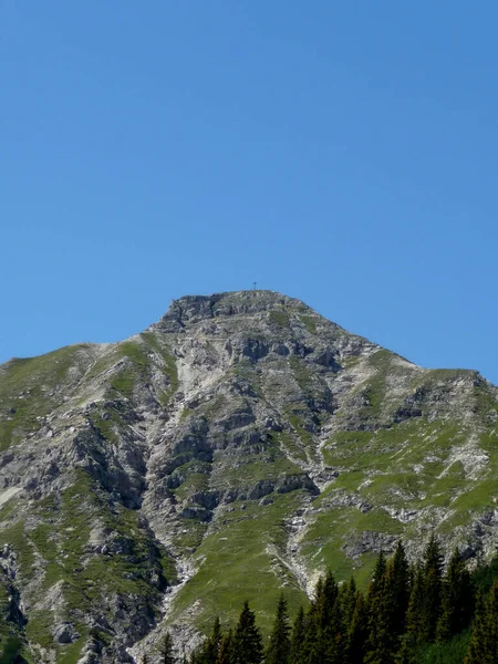 Пешеходный Тур Schottelkarspitze Mountain Бавария Германия Летом — стоковое фото