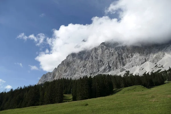 Vista Montanha Zugspitze Com Lago Seebensee Primeiro Plano Tirol Áustria — Fotografia de Stock