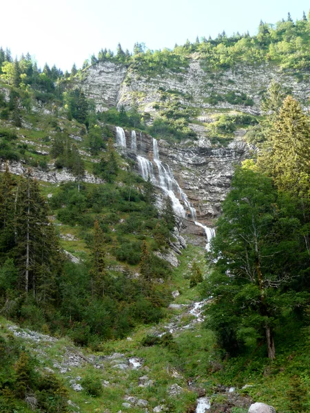 Soiernspitze dağında şelale, Bavyera, Almanya