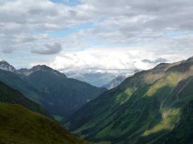 Tyrol, Avusturya 'da Stubai yüksek irtifa yürüyüş parkuru