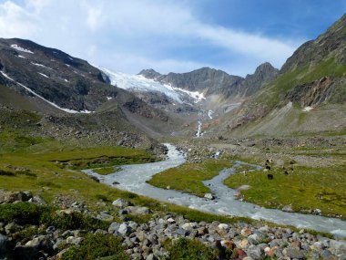 Stubai 'deki Sulzenau buzulu yüksek irtifa yürüyüş yolu, Tyrol, Avusturya' da 5 tur.