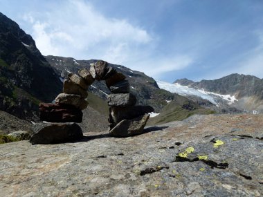 Stubai 'deki Sulzenau buzulu yüksek irtifa yürüyüş yolu, Tyrol, Avusturya' da 5 tur.
