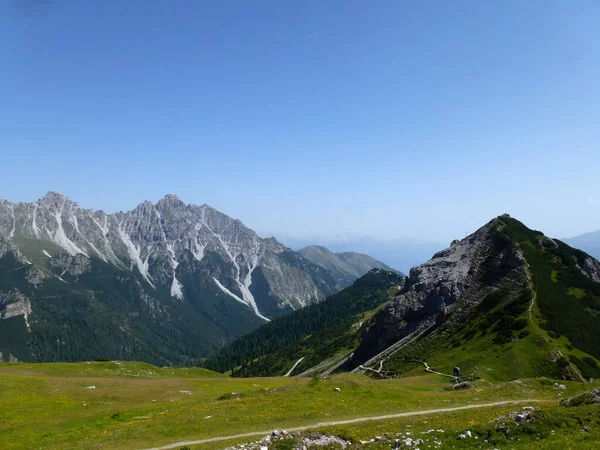 オーストリアのチロルにあるStubai高高度ハイキングコースにサインポスト — ストック写真