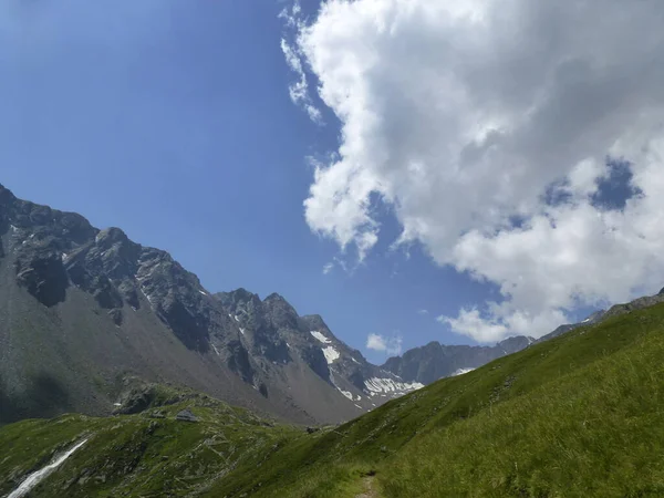 Neue Regensburger Hut Stubai Trilha Alta Altitude Volta Tirol Áustria — Fotografia de Stock