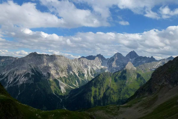 등산로에서 출발하는 Tribulaun Group Mountains Stubai High Highest Hightrail Lap — 스톡 사진