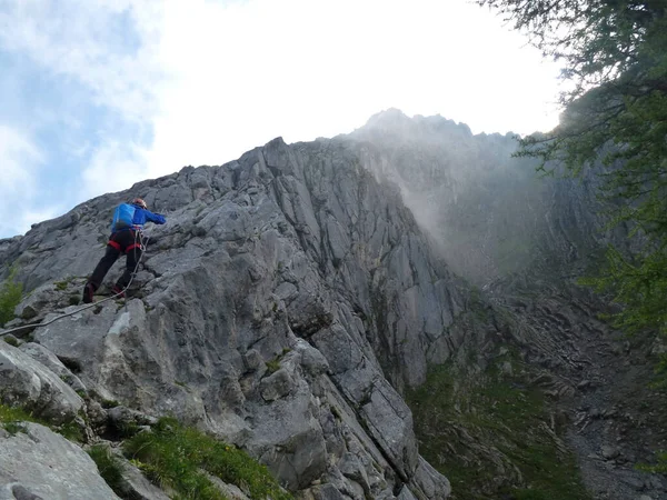 Climber Seebenklettersteig Ferrata Tyrol Austria Влітку — стокове фото