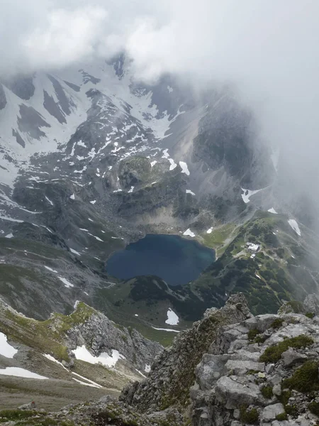 Escalador Seebenklettersteig Vía Ferrata Tirol Austria Veranolago Drachensee Tajakante Tirol — Foto de Stock