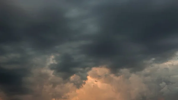 Dramatické Nebe Mraky Při Západu Slunce Letní Čas — Stock fotografie