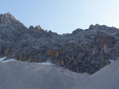 Yüksek dağlık yürüyüş turu Zugspitze Dağı, Bavyera, Almanya