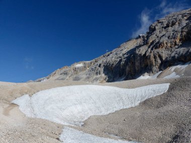 Yüksek dağlık yürüyüş turu Zugspitze Dağı, Bavyera, Almanya