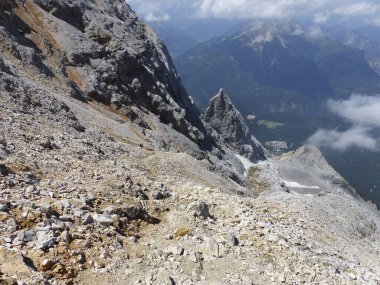 Yüksek dağlık yürüyüş turu Zugspitze Dağı, Bavyera, Almanya