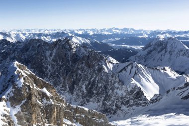 Almanya, Bavyera, Zugspitze 'den kışın dağ manzarası