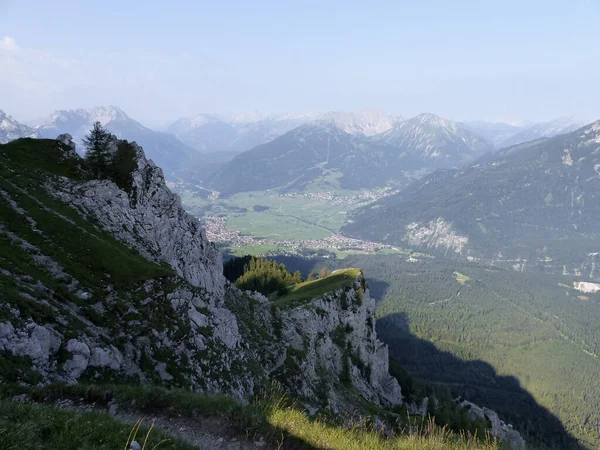 Wycieczka Wysokogórska Zugspitze Bawaria Niemcy Okresie Letnim — Zdjęcie stockowe