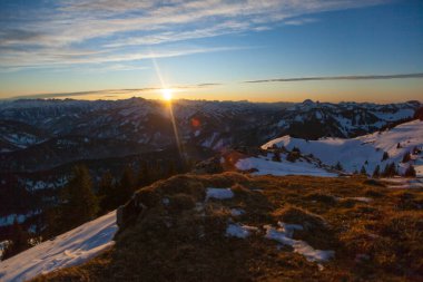 Almanya, Bavyera 'daki Auerspitze dağına kış yürüyüşü turu