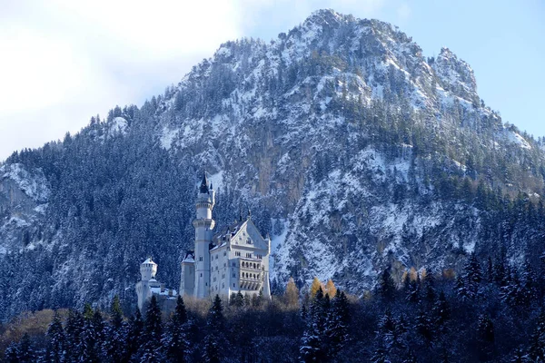 Замок Нойшванштайн Озере Альпзе Баварии Германия — стоковое фото