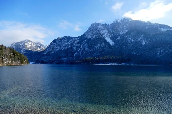 Bergpanorama Alpsee Winter Bayern Deutschland Stockbild