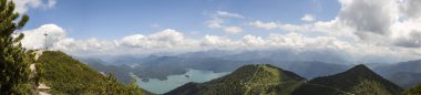 Almanya 'nın Bavyera kentindeki Herzogstand Dağı Panorama manzaralı