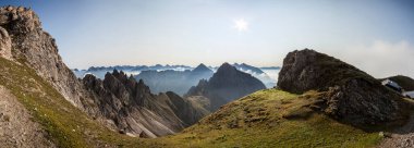 Avusturya 'nın Tyrol kentinde Panorama manzaralı Erlspitze dağı ve Freiungen