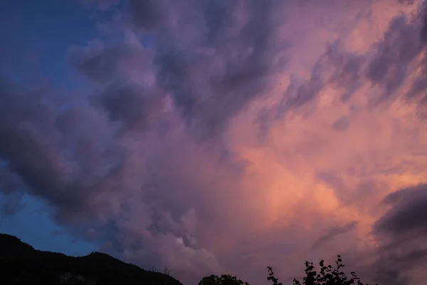 Cielo Dramático Con Nubes Atardecer Verano —  Fotos de Stock