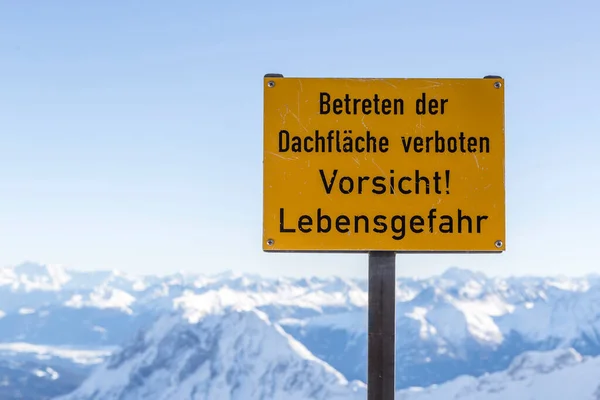 Señal Peligro Montaña Zugspitze Baviera Alemania —  Fotos de Stock