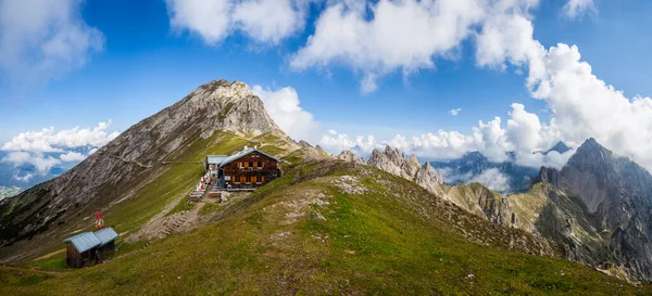Avusturya Nın Tyrol Kentindeki Panorama Manzaralı Nordlinger Kulübesi Stok Fotoğraf
