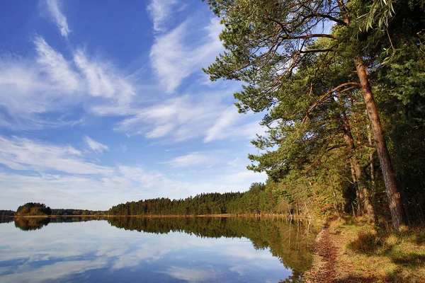 HDR snímek jezera v Bavorsku na podzim — Stock fotografie