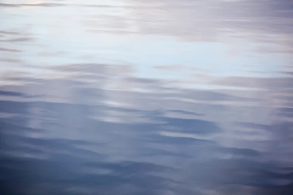 Kręgi wodne w jeziorze — Zdjęcie stockowe