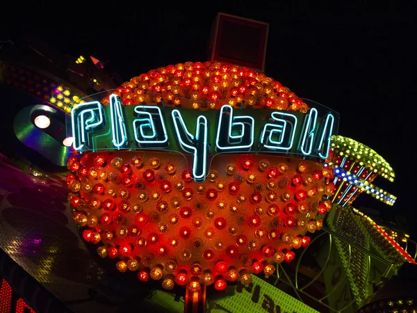 Hermosa atmósfera iluminada en el Oktoberfest de Munich — Foto de Stock