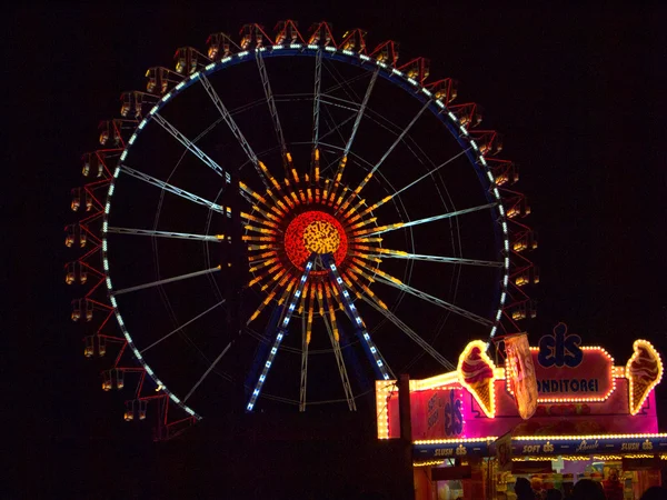 Ferris wheel at the Oktoberfest at night — Stock Photo, Image