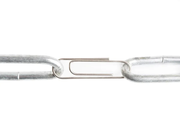 Paper clip holds two parts of a chain together — Stock Photo, Image