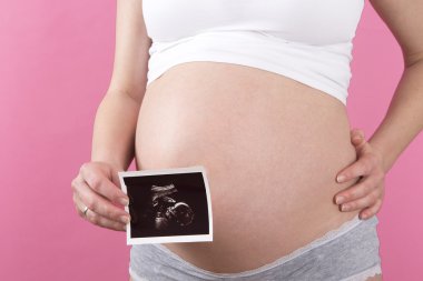 Ultrason hamile bir kadınla closeup resim içinde ha