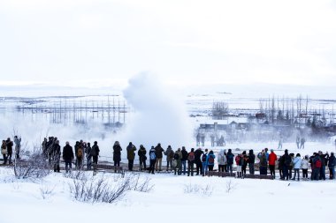 Strokkur, İzlanda'daki Şofben erruption ziyaretçi