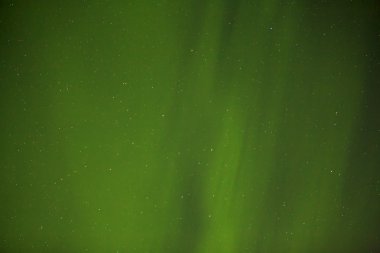 Kuzey ışıkları ile İzlanda parlak yıldızlar