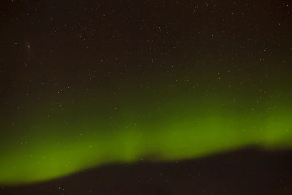 Aurores boréales avec étoiles brillantes, Islande — Photo