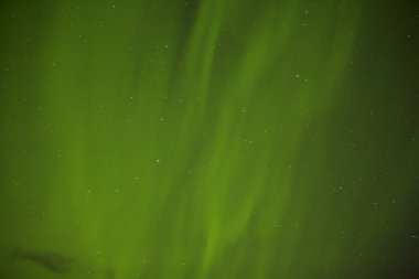 Kuzey ışıkları ile İzlanda parlak yıldızlar