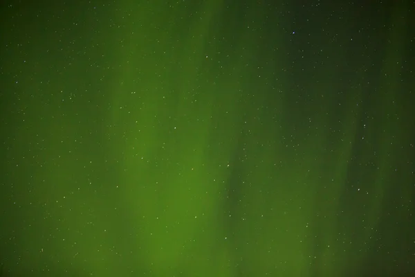 Nordlichter mit hellen Sternen in Island — Stockfoto