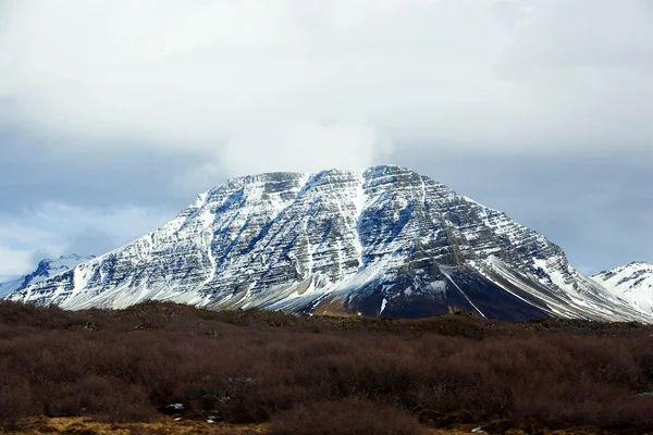 Χιονισμένο ηφαιστειακό τοπίο στη χερσόνησο Snaefellsnes — Φωτογραφία Αρχείου
