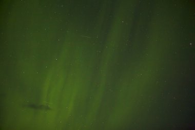 Kuzey ışıkları ile İzlanda parlak yıldızlar