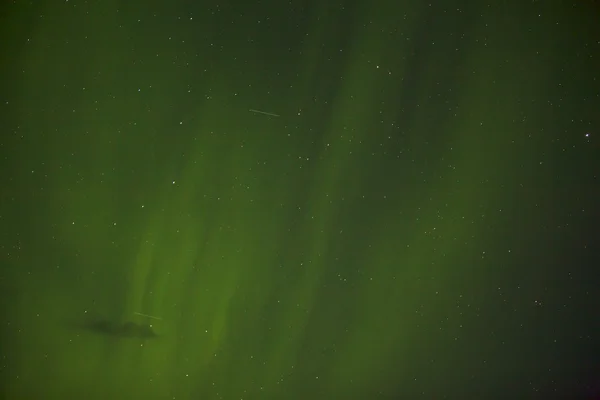 アイスランドの明るい星とオーロラ — ストック写真
