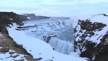 Kışın şelale Gullfoss