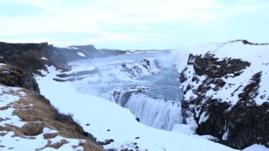 Kışın şelale Gullfoss