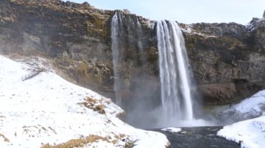 İzlanda 'da Şelale Seljalandsfoss