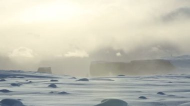 Yarımada Dyrholaey sabah ışık south Iceland'deki / daki