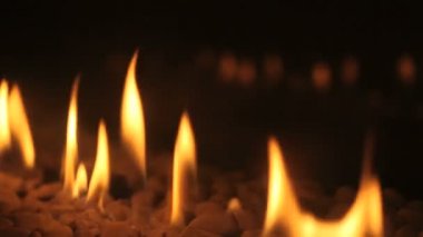 Yangın alevler içinde bir baca closeup