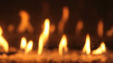 Bir Bacada Closeup bulanık yanan alevler